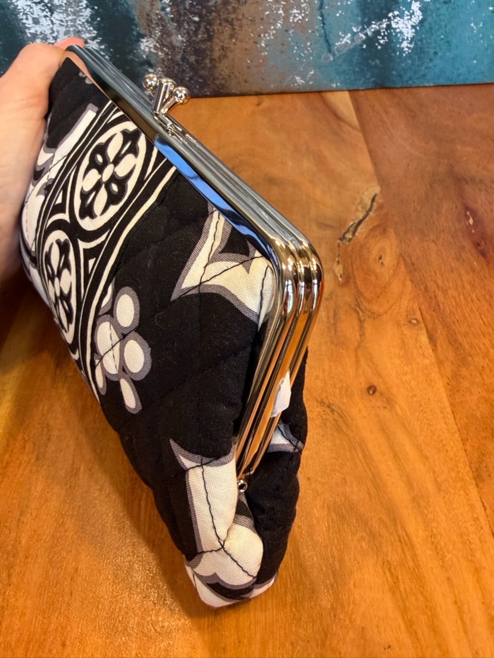 Vera Bradley Classic 2010s Retired Print Kiss Lock Wallet Black/White (NWOT) - Picture 6 of 12